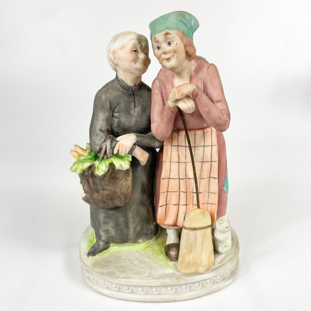 Lefton Gossiping Old Ladies Figurine 4724 Hand-Painted Ceramic Vintage Collectib